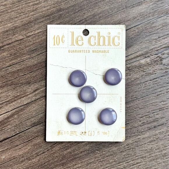 NEW 1950s Vintage Le Chic Buttons on Card Purple Silver Flat Set of 5 Shank - Picture 1 of 5